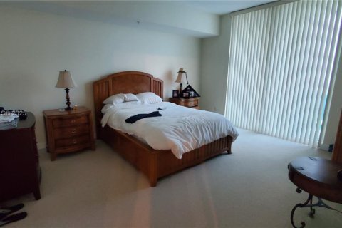 Condo in Hallandale Beach, Florida, 3 bedrooms  № 1959336 - photo 7