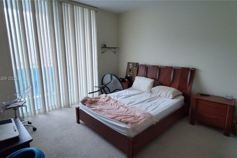 Condo in Hallandale Beach, Florida, 3 bedrooms  № 1959336 - photo 12