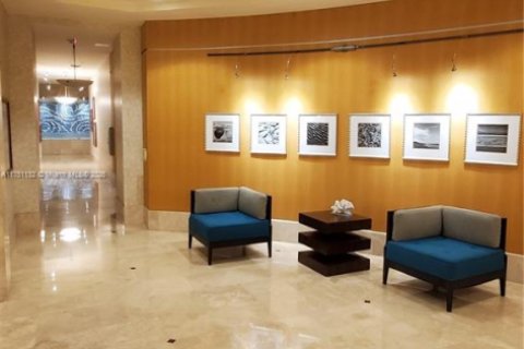 Condo in Hallandale Beach, Florida, 3 bedrooms  № 1959336 - photo 22