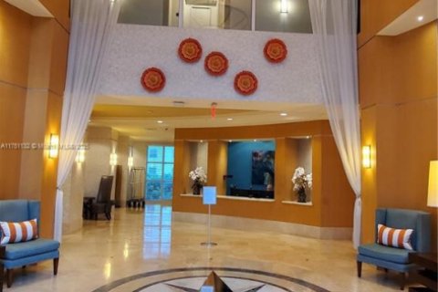 Condo in Hallandale Beach, Florida, 3 bedrooms  № 1959336 - photo 18