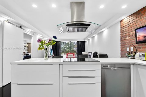 Copropriété à louer à Hallandale Beach, Floride: 1 chambre, 76.92 m2 № 2153717 - photo 8