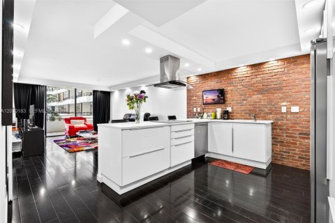 Copropriété à louer à Hallandale Beach, Floride: 1 chambre, 76.92 m2 № 2153717 - photo 4