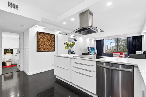 Copropriété à louer à Hallandale Beach, Floride: 1 chambre, 76.92 m2 № 2153717 - photo 7