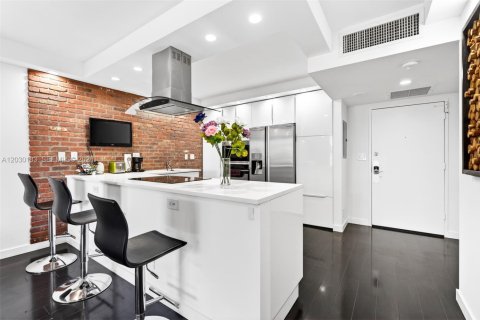 Copropriété à louer à Hallandale Beach, Floride: 1 chambre, 76.92 m2 № 2153717 - photo 3