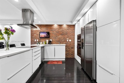 Copropriété à louer à Hallandale Beach, Floride: 1 chambre, 76.92 m2 № 2153717 - photo 5