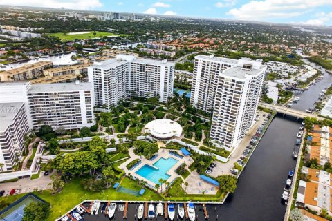 Copropriété à louer à Hallandale Beach, Floride: 1 chambre, 76.92 m2 № 2153717 - photo 27