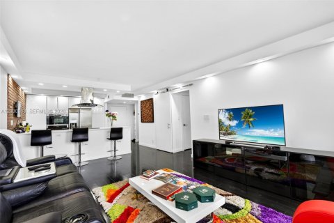 Copropriété à louer à Hallandale Beach, Floride: 1 chambre, 76.92 m2 № 2153717 - photo 14