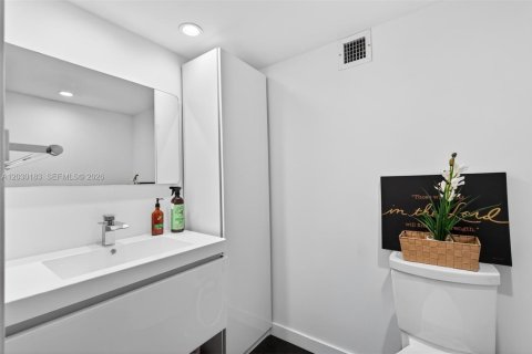 Copropriété à louer à Hallandale Beach, Floride: 1 chambre, 76.92 m2 № 2153717 - photo 22