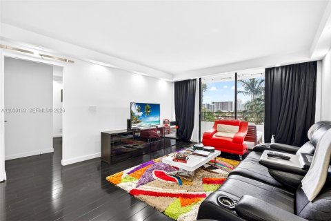 Copropriété à louer à Hallandale Beach, Floride: 1 chambre, 76.92 m2 № 2153717 - photo 11