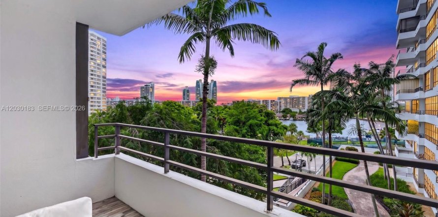 Condo à Hallandale Beach, Floride, 1 chambre  № 2153717