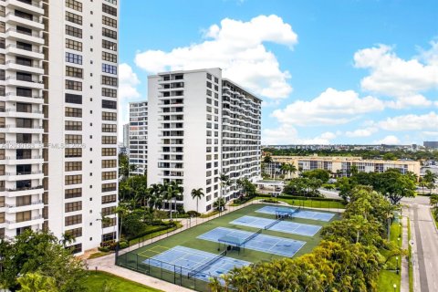 Copropriété à louer à Hallandale Beach, Floride: 1 chambre, 76.92 m2 № 2153717 - photo 29