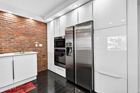 Copropriété à louer à Hallandale Beach, Floride: 1 chambre, 76.92 m2 № 2153717 - photo 6