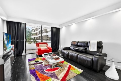 Copropriété à louer à Hallandale Beach, Floride: 1 chambre, 76.92 m2 № 2153717 - photo 12