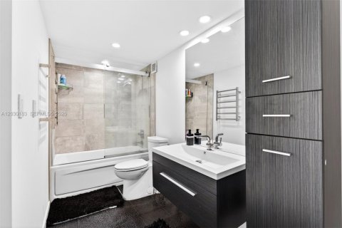 Copropriété à louer à Hallandale Beach, Floride: 1 chambre, 76.92 m2 № 2153717 - photo 21