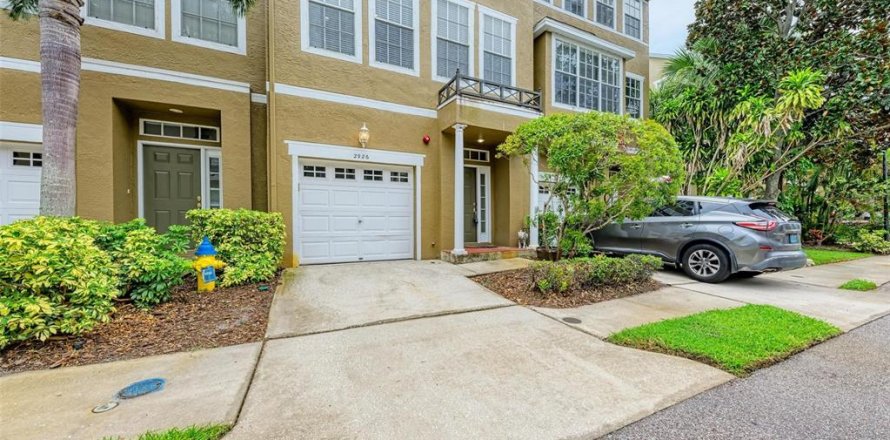 Adosado en Tampa, Florida 3 dormitorios, 159.23 m2 № 1883924