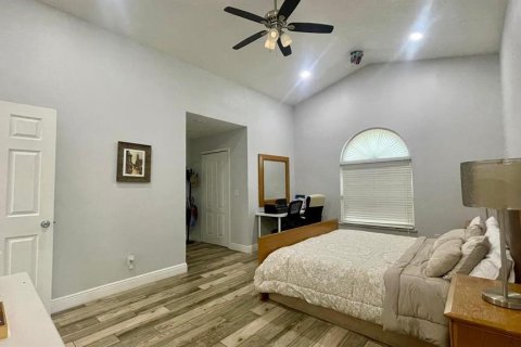 House in Orlando, Florida 3 bedrooms, 192.68 sq.m. № 2104861 - photo 28