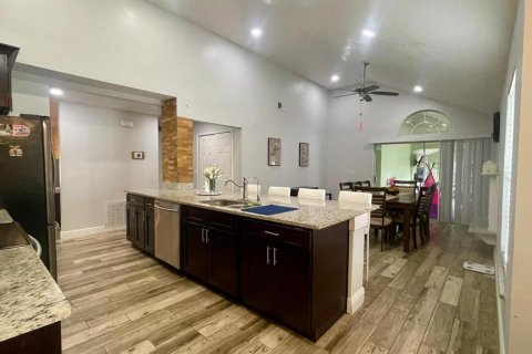 House in Orlando, Florida 3 bedrooms, 192.68 sq.m. № 2104861 - photo 13
