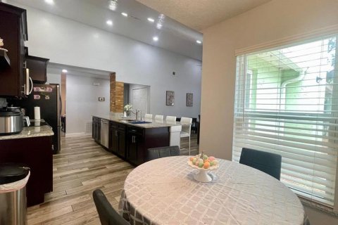 House in Orlando, Florida 3 bedrooms, 192.68 sq.m. № 2104861 - photo 20