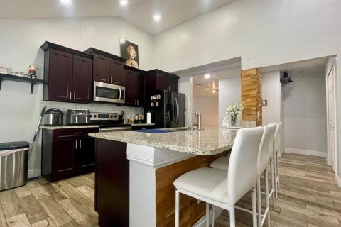 House in Orlando, Florida 3 bedrooms, 192.68 sq.m. № 2104861 - photo 19