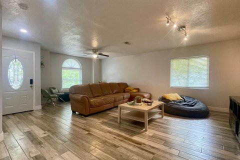 House in Orlando, Florida 3 bedrooms, 192.68 sq.m. № 2104861 - photo 5
