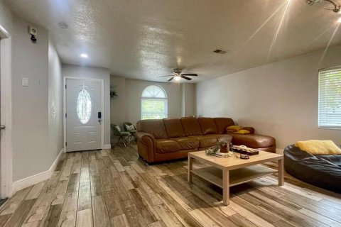House in Orlando, Florida 3 bedrooms, 192.68 sq.m. № 2104861 - photo 6