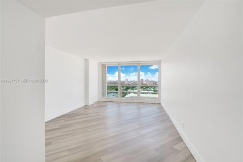 Снять в аренду кондоминиум в Форт-Лодердейл, Флорида 2 спальни, 168.43м2, № 2067185 - фото 15