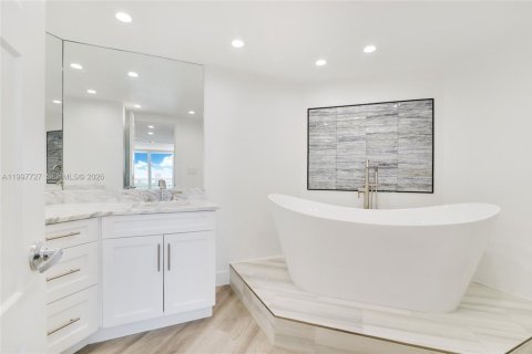 Снять в аренду кондоминиум в Форт-Лодердейл, Флорида 2 спальни, 168.43м2, № 2067185 - фото 17