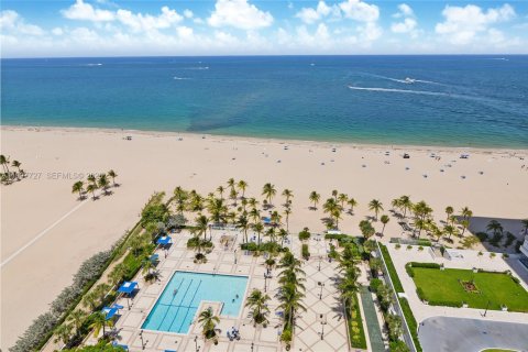 Снять в аренду кондоминиум в Форт-Лодердейл, Флорида 2 спальни, 168.43м2, № 2067185 - фото 4