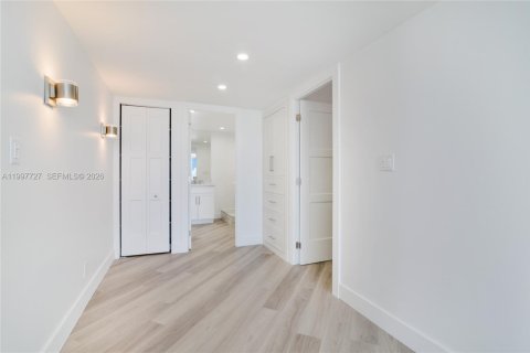 Снять в аренду кондоминиум в Форт-Лодердейл, Флорида 2 спальни, 168.43м2, № 2067185 - фото 18