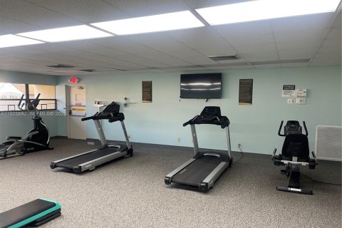 Condo in Tamarac, Florida, 1 bedroom  № 1984526 - photo 11