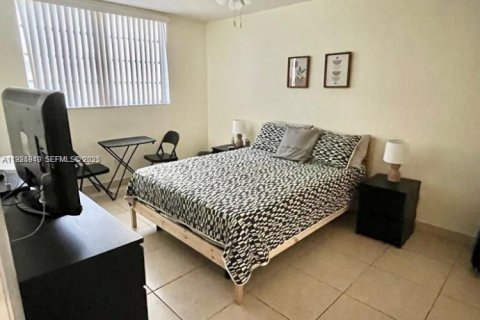 Condo in Tamarac, Florida, 1 bedroom  № 1984526 - photo 7