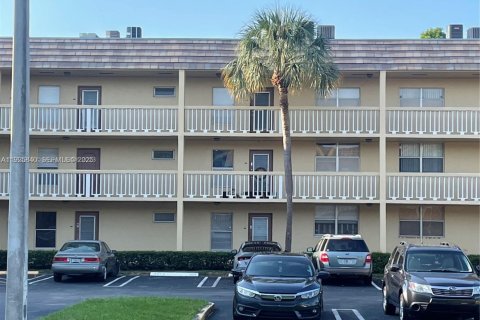 Condo in Tamarac, Florida, 1 bedroom  № 1984526 - photo 3