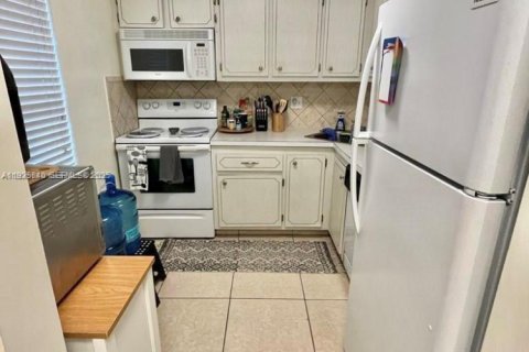 Condo in Tamarac, Florida, 1 bedroom  № 1984526 - photo 6