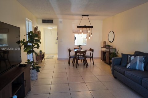 Copropriété à louer à Tamarac, Floride: 1 chambre, 61.32 m2 № 1984526 - photo 16