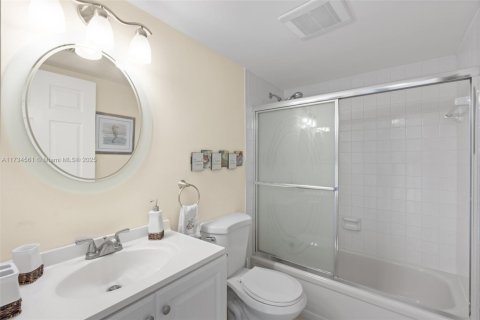 Condo in Margate, Florida, 2 bedrooms № 1983462 - photo 19