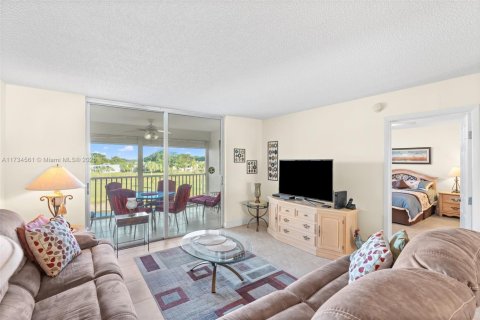 Condo in Margate, Florida, 2 bedrooms № 1983462 - photo 13