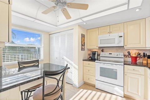 Condo in Margate, Florida, 2 bedrooms № 1983462 - photo 6
