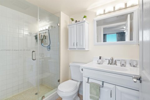 Condo in Margate, Florida, 2 bedrooms № 1983462 - photo 16