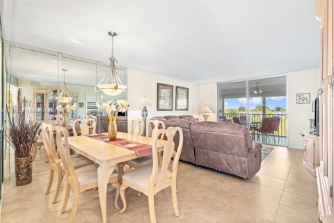 Condo in Margate, Florida, 2 bedrooms № 1983462 - photo 9