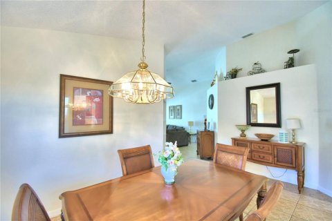 House in Haines City, Florida 4 bedrooms, 156.91 sq.m. № 1901114 - photo 6