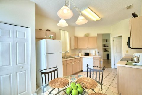 House in Haines City, Florida 4 bedrooms, 156.91 sq.m. № 1901114 - photo 12
