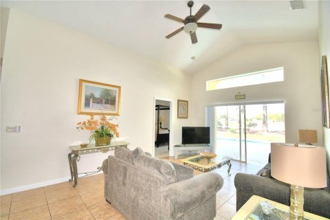 House in Haines City, Florida 4 bedrooms, 156.91 sq.m. № 1901114 - photo 24