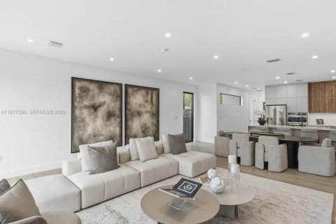 Adosado en venta en Miami, Florida, 4 dormitorios, 214.33 m2 № 1981030 - foto 21