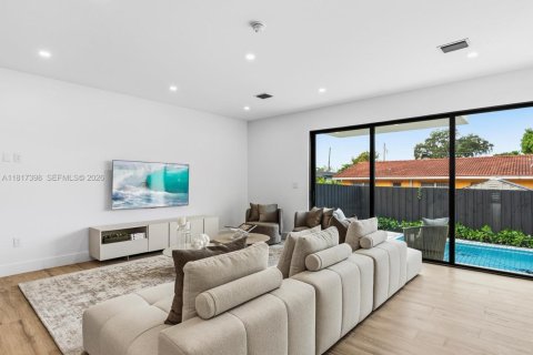 Adosado en venta en Miami, Florida, 4 dormitorios, 214.33 m2 № 1981030 - foto 24