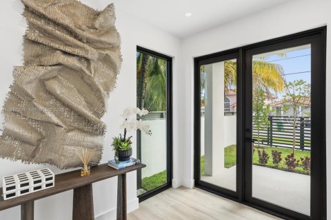 Adosado en venta en Miami, Florida, 4 dormitorios, 214.33 m2 № 1981030 - foto 13