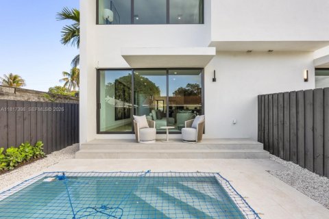 Adosado en venta en Miami, Florida, 4 dormitorios, 214.33 m2 № 1981030 - foto 10