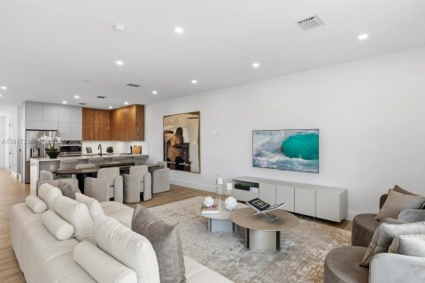 Adosado en venta en Miami, Florida, 4 dormitorios, 214.33 m2 № 1981030 - foto 20