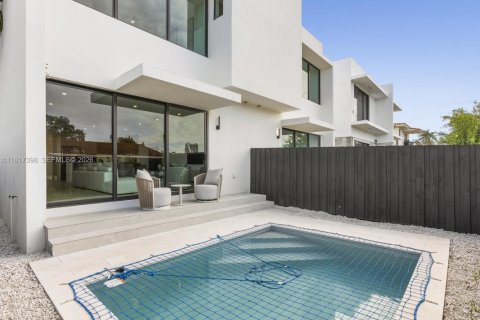 Adosado en venta en Miami, Florida, 4 dormitorios, 214.33 m2 № 1981030 - foto 11