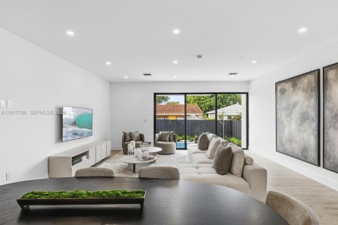 Adosado en venta en Miami, Florida, 4 dormitorios, 214.33 m2 № 1981030 - foto 23