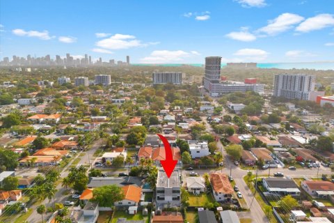 Townhouse in Miami, Florida 4 bedrooms, 214.33 sq.m. № 1981030 - photo 6